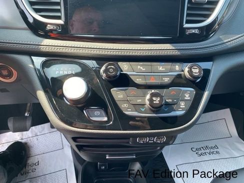 New 2025 Chrysler Pacifica Select w/ Fav Edition Package image 18
