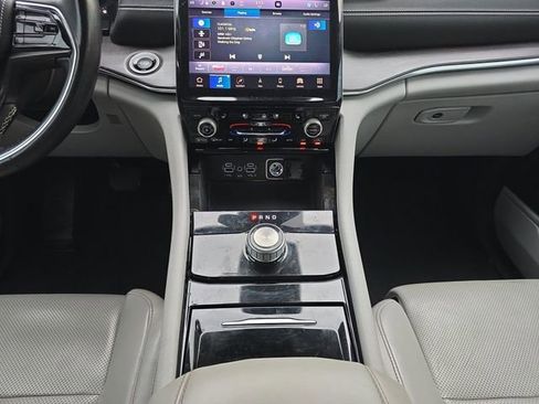 Used 2022 Jeep Grand Cherokee L Overland w/ Luxury Tech Group IV image 3