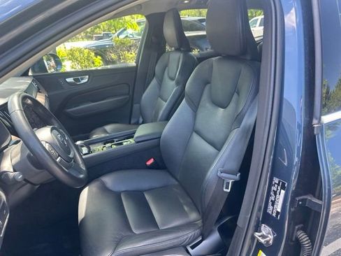 Used 2022 Volvo XC60 B5 Momentum w/ Climate Package AWD/4WD image 10