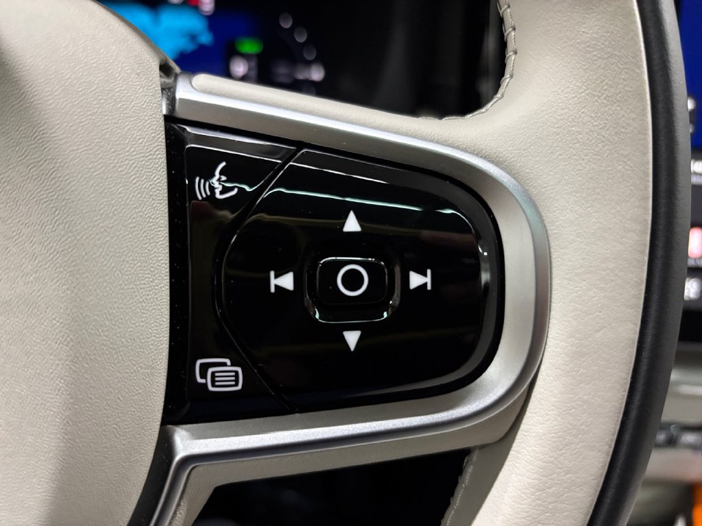 Certified 2026 Volvo XC60 T8 Ultra w/ Protection Package Premier AWD/4WD image 27