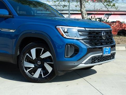 Certified 2025 Volkswagen Atlas Cross Sport SE image 2