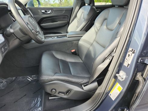 Used 2020 Volvo XC60 T5 Momentum w/ Protection Package AWD/4WD image 23