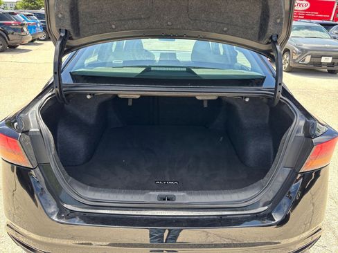 Used 2025 Nissan Altima 2.5 SV FWD image 31