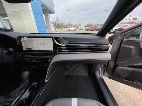 Used 2025 Toyota Camry SE w/ Multimedia Upgrade Package image 28