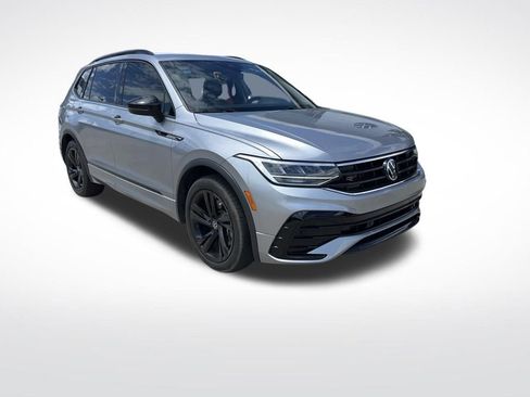 Used 2023 Volkswagen Tiguan SE R-Line FWD image 2