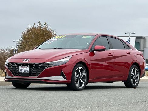 Used 2022 Hyundai Elantra Limited w/ Cargo Package image 8