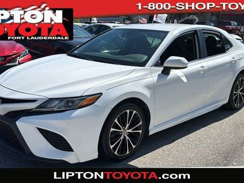 Used 2020 Toyota Camry SE image 3