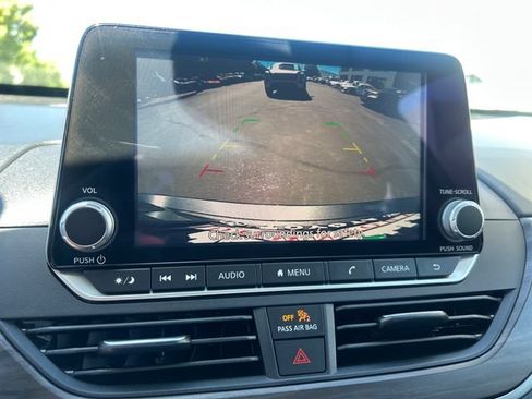 Used 2025 Nissan Altima 2.5 SV FWD image 21