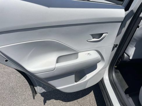 Used 2025 Hyundai Kona SEL AWD/4WD image 16