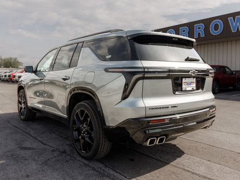 Used 2025 Chevrolet Traverse RS image 4