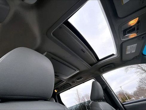 Used 2017 Toyota Sienna Limited Premium image 22