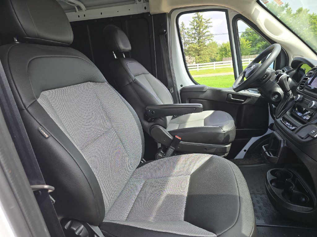 Used 2025 RAM ProMaster 2500 w/ Convenience Group FWD image 24