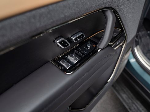 Used 2025 Land Rover Range Rover Sport Autobiography image 18