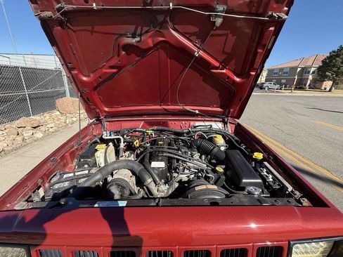 Used 1999 Jeep Cherokee SE image 31