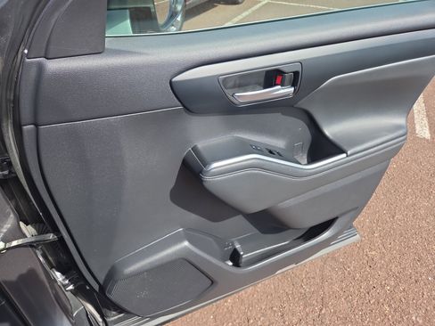 Certified 2022 Toyota Highlander XLE image 17