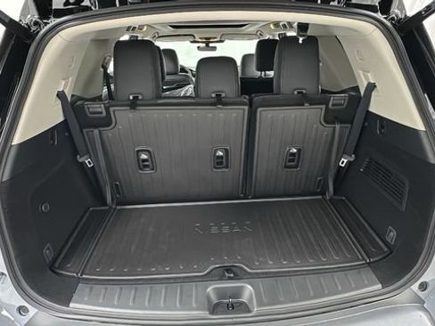 New 2026 Nissan Pathfinder Platinum image 16