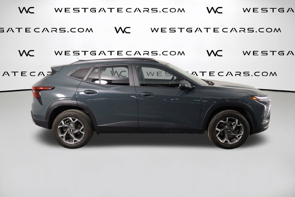 Used 2025 Chevrolet Trax LT w/ Sunroof Package FWD image 45