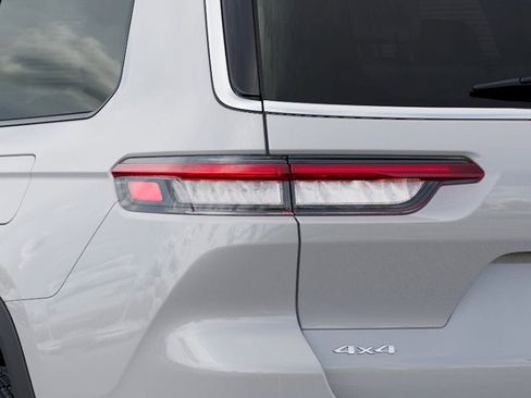 New 2025 Jeep Grand Cherokee L Limited w/ Luxury Tech Group II AWD/4WD image 9