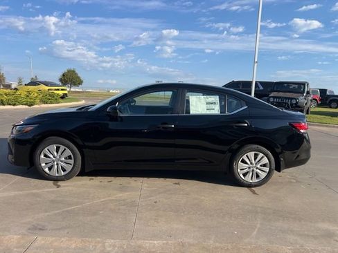Used 2025 Nissan Sentra S image 4