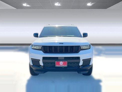 New 2025 Jeep Grand Cherokee L Altitude image 4