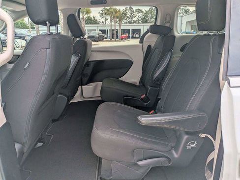 Certified 2022 Chrysler Voyager LX FWD image 14