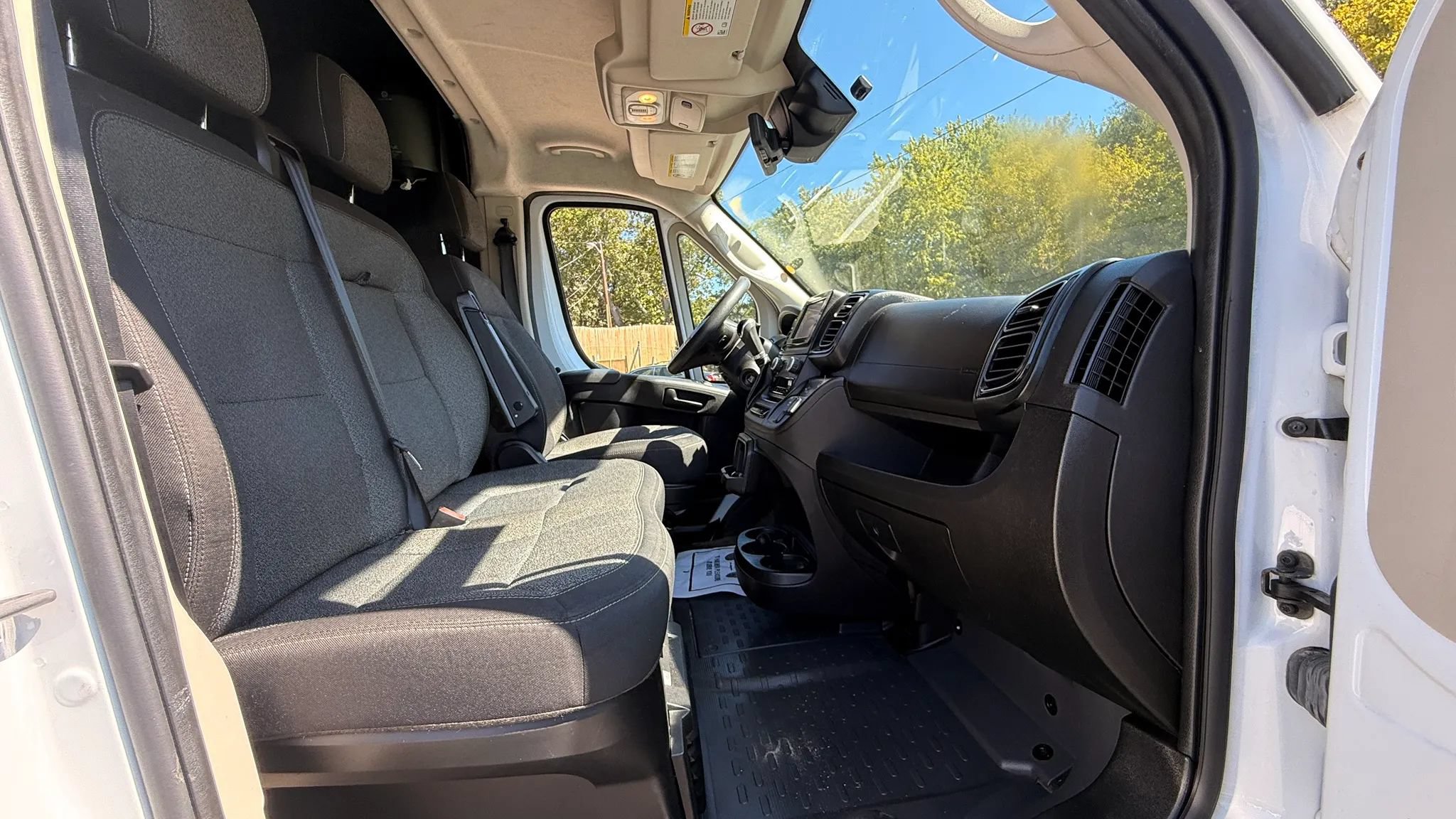 Used 2022 RAM ProMaster 2500 w/ Convenience Group FWD image 15