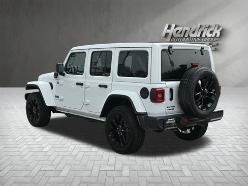 Used 2025 Jeep Wrangler Unlimited Sahara w/ Safety Group AWD/4WD image 8