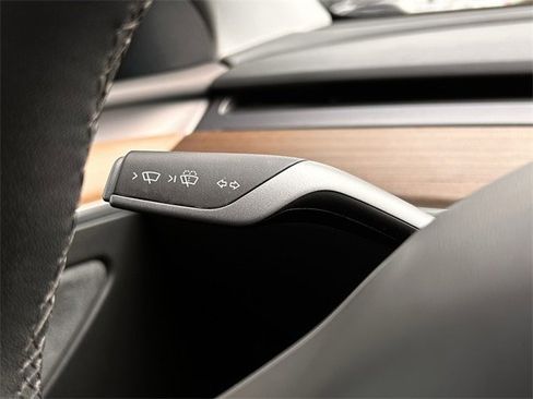 Used 2023 Tesla Model Y Performance image 22