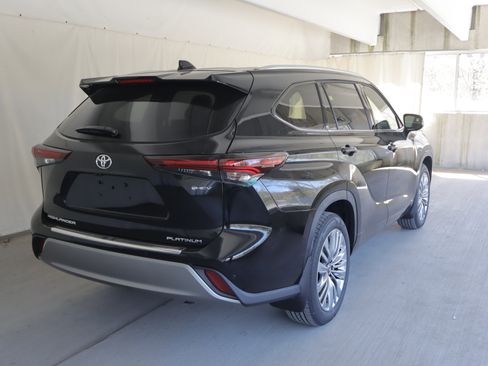 New 2026 Toyota Highlander Platinum AWD/4WD image 7