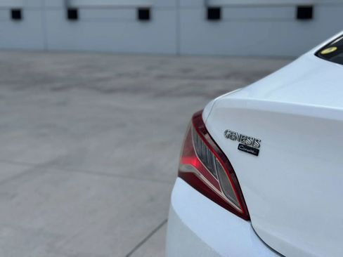 Used 2015 Hyundai Genesis 3.8 image 14
