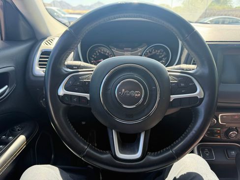 Used 2018 Jeep Compass Latitude w/ Popular Equipment Group FWD image 17
