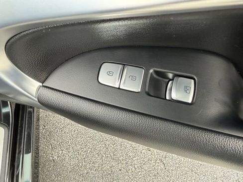 Used 2023 Genesis G70 2.0T RWD image 35