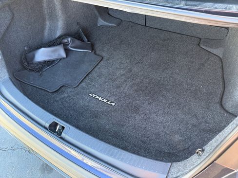 Used 2025 Toyota Corolla SE w/ SE Premium Package image 18