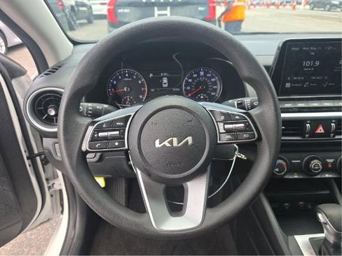 Used 2024 Kia Forte LXS w/ LXS Technology Package FWD image 5