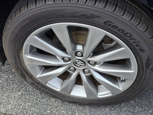 Used 2016 Toyota Camry XLE w/ Moonroof Package image 14