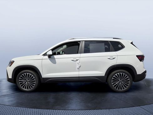 New 2026 Volkswagen Taos SE FWD image 3