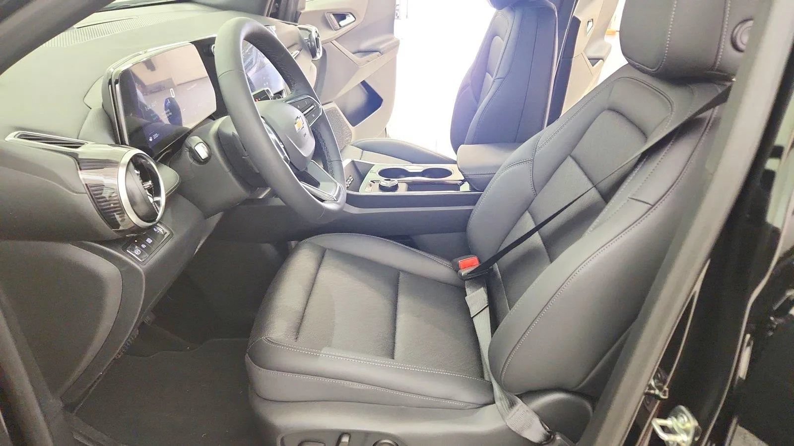 Used 2026 Chevrolet Equinox LT w/ Convenience Package II FWD image 23