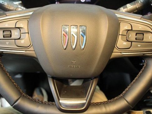 Certified 2025 Buick Envista Avenir image 21