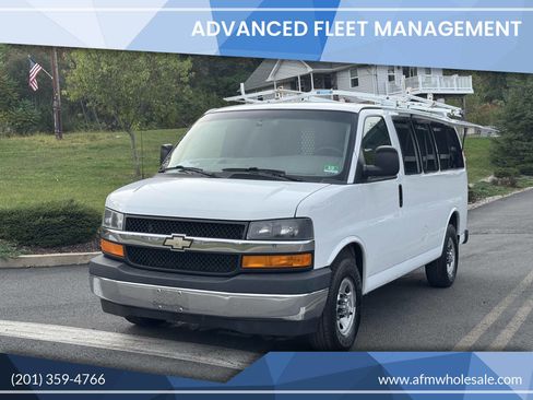 Used 2017 Chevrolet Express 2500 w/ Express Access Plus Package image 1