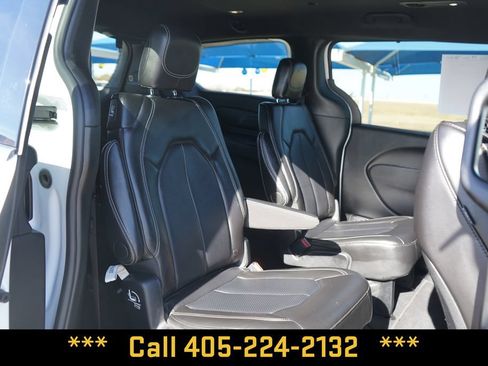 Used 2025 Chrysler Pacifica Select FWD image 21