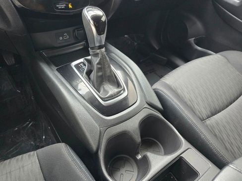 Used 2018 Nissan Rogue S AWD/4WD image 31