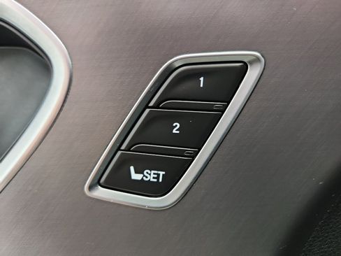 Used 2025 Acura RDX SH-AWD image 9