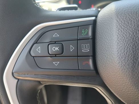 Used 2023 Jeep Grand Cherokee Altitude RWD image 29