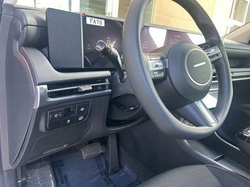 New 2026 Hyundai Tucson Blue SE image 18