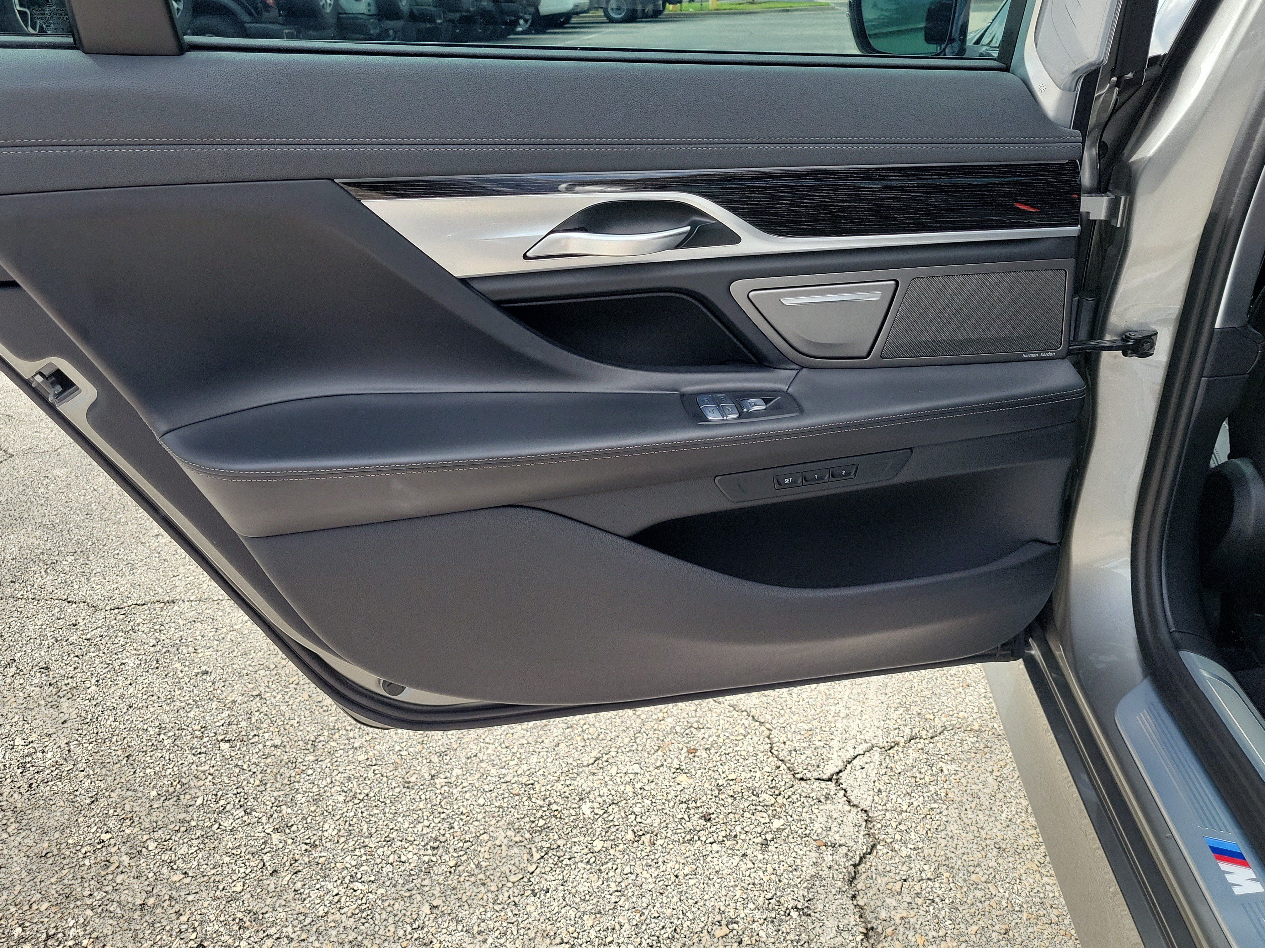 Used 2022 BMW 740i w/ M Sport Package RWD image 12