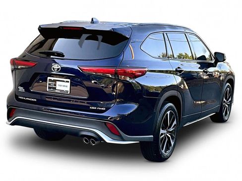 Used 2021 Toyota Highlander XSE AWD/4WD image 13