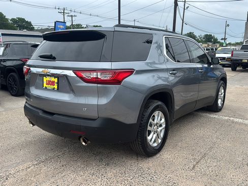 Used 2020 Chevrolet Traverse LT w/ Driver Confidence II Package AWD/4WD image 5