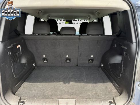 Used 2023 Jeep Renegade Latitude AWD/4WD image 18