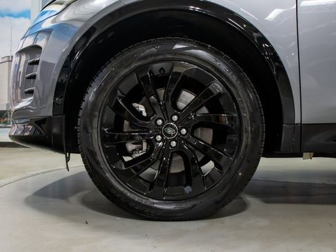 Certified 2025 Land Rover Discovery Sport Dynamic SE image 7