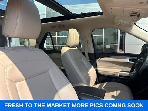 Used 2022 Ford Explorer XLT w/ Equipment Group 202A AWD/4WD image 9